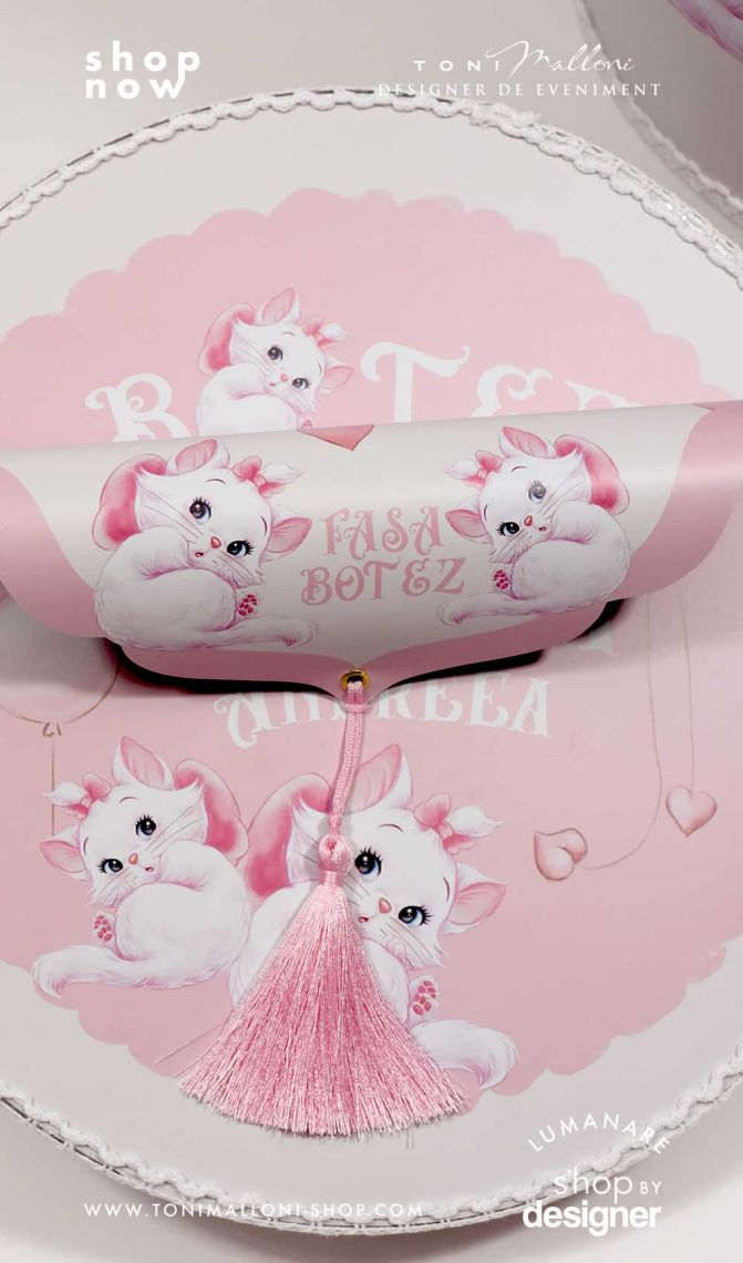 Trusou de botez roz brodat inspirat din desenul animat Pisicile Aristocrate  cu pisica Marie